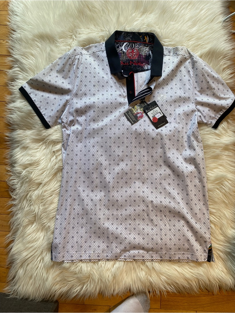 AuNoir White Polo with Black Collar and Trim Spade and Club Pattern NWT Large